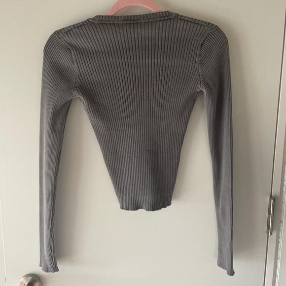 Brandy Melville long sleeve top - Picture 2 of 2